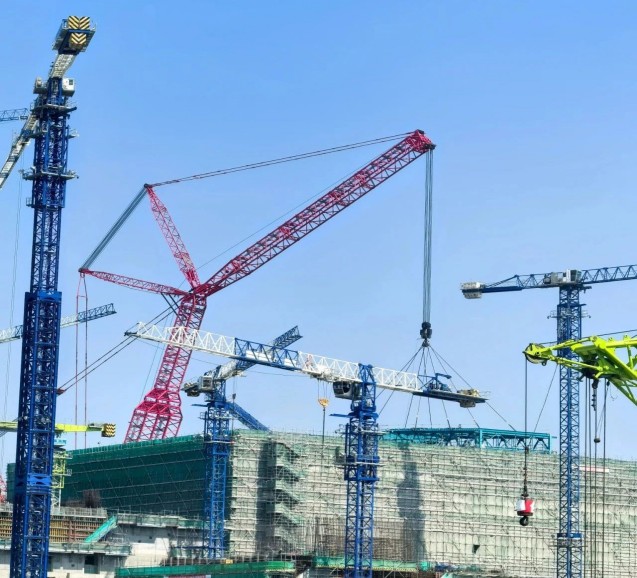 El sistema anticolisión Weite se instala en una grúa sobre orugas de 2000 toneladas para apoyar un proyecto de construcción de una central nuclear.
