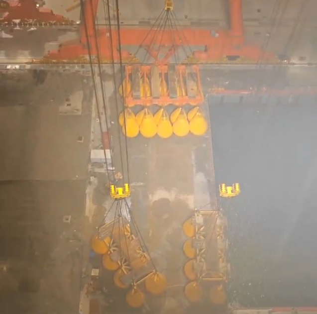 ¡Al servicio del gran país! Los productos Weite se utilizan para respaldar el primer conjunto de grúas pórtico de dos vigas de 3600 toneladas del mundo.