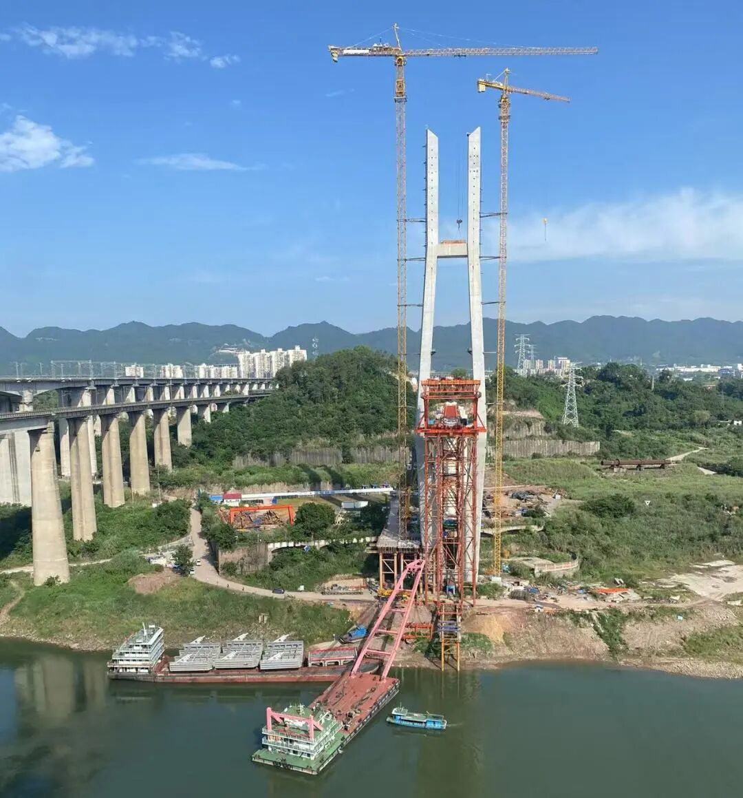 El sistema de monitoreo de seguridad de puentes grúa de WTAU acompaña la construcción de ocho ferrocarriles de alta velocidad verticales y ocho horizontales.