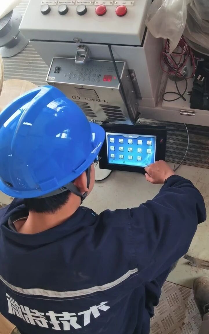 El limitador de sobrecarga de WTAU se ha aplicado con éxito a una grúa pórtico de 1000 toneladas en Qingdao Offshore Oil Corporation.