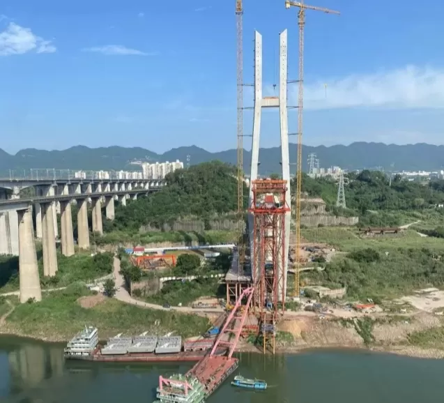 El sistema de monitoreo de seguridad de puentes grúa de WTAU acompaña la construcción de ocho ferrocarriles de alta velocidad verticales y ocho horizontales.